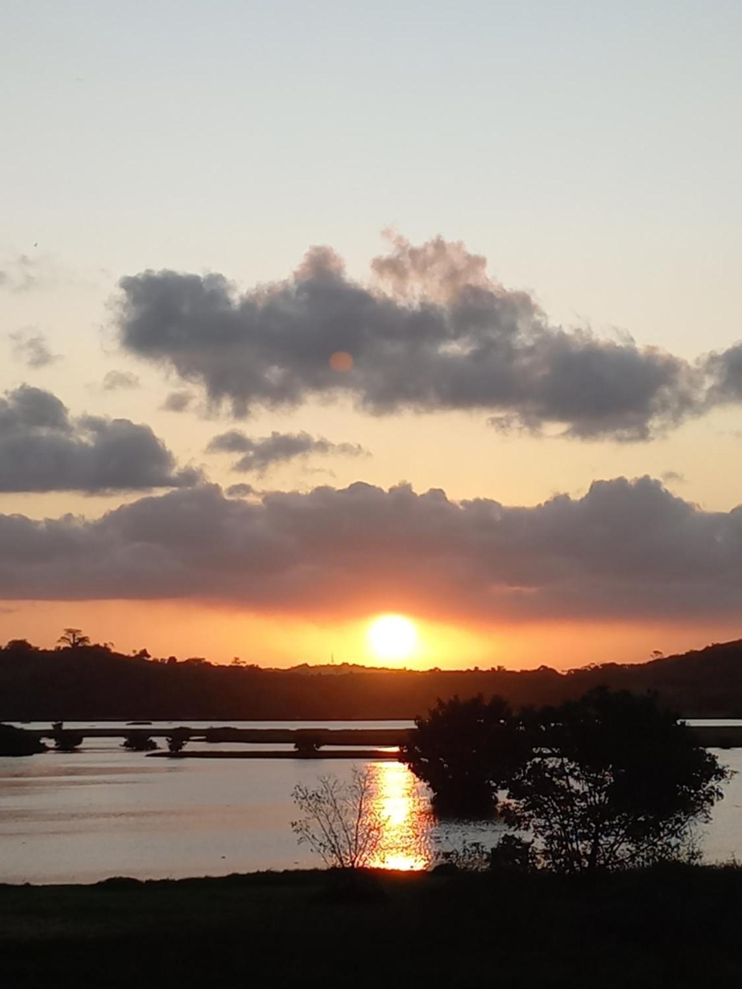 Por Do Sol, 201 *